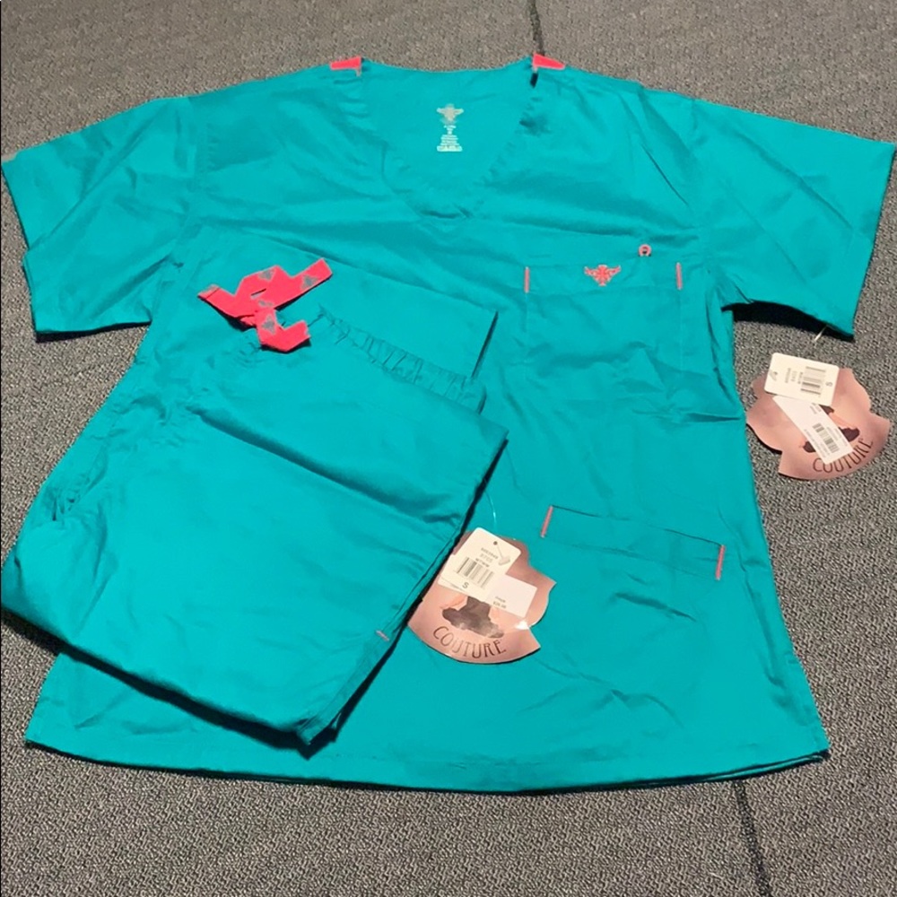 Scrub set